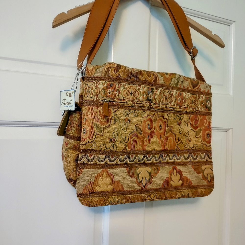 New, never used, tag still on genuine Fossil bag with inside compartments & key!